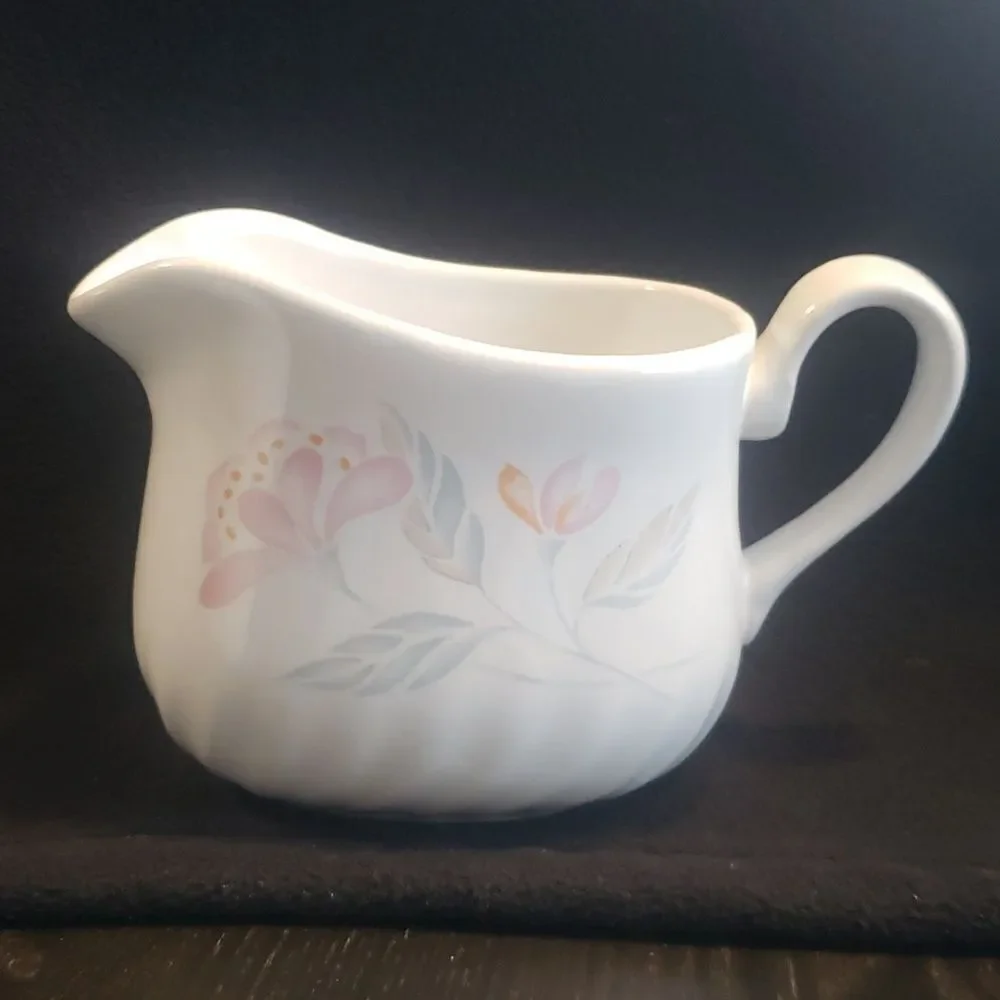 2 Pc Set Corelle Pink Trio Creamer and Gravy Boat